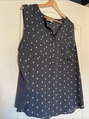 LOFT Dark Blue/Gray Sleeveless Button-Front Camisole with Pink Diamond Motif